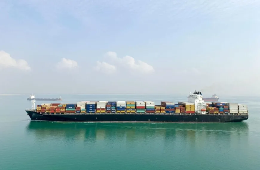 Iran ostrzega przed globalną katastrofą gospodarczą po ataku na statki towarowe w Cieśninie Ormuz