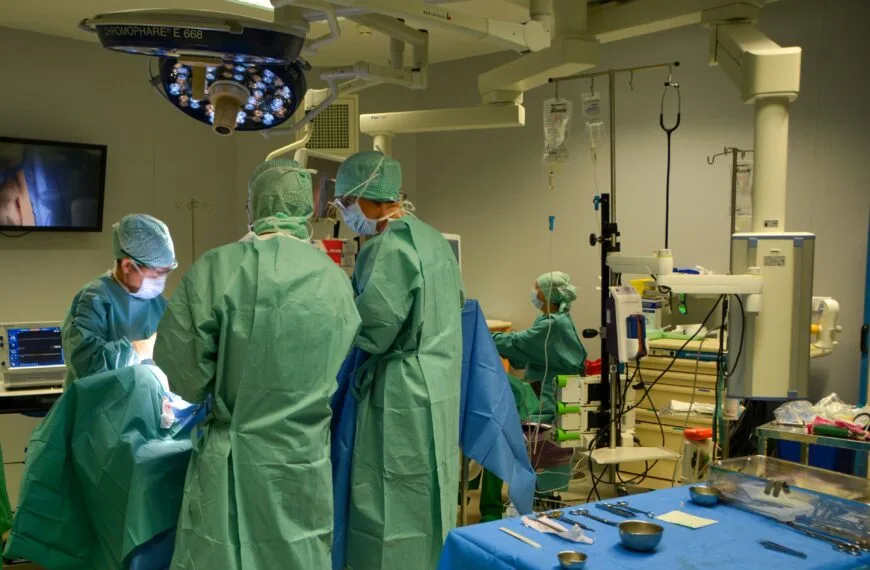 AI i komputery kwantowe na oddziale. Czego uczy nas „najmądrzejszy” szpital świata 2025 roku?